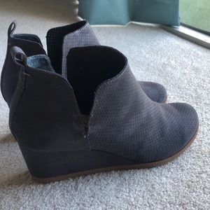 dv8 wedge bootie